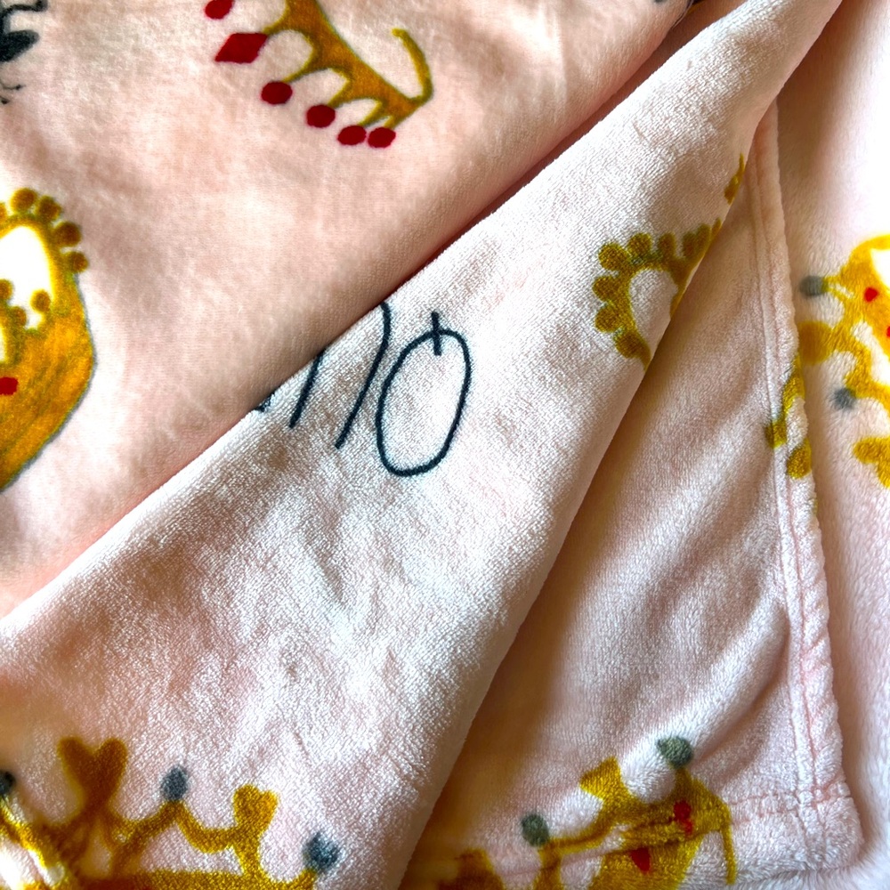 Rae Dunn queen bee blanket